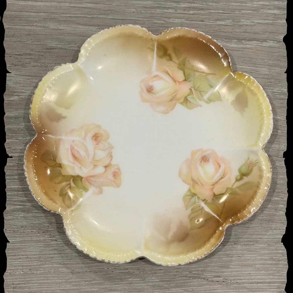 RS Germany Porcelain Scalloped‎ Plate  Roses Floral Antique 6.25 Inch Gold Trim